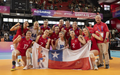 Orgullo EMO: Celeste Somervell, nuestra profesora de Biología, alcanza el oro continental con la Selección Nacional de Vóleibol